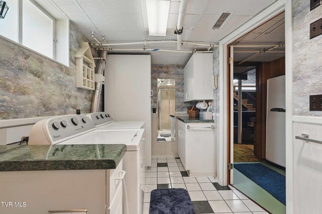 6 Machamer Court, Johnson City, TN 37604