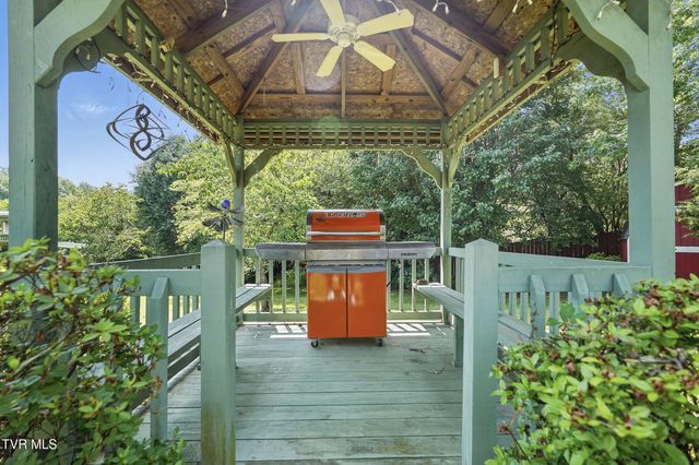 6 Machamer Court, Johnson City, TN 37604
