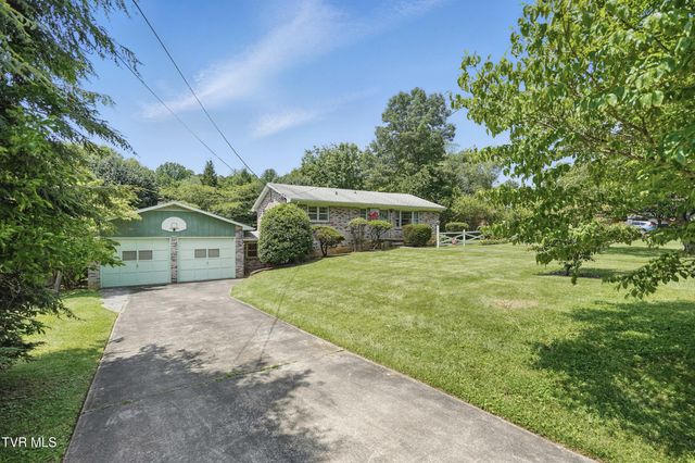 6 Machamer Court, Johnson City, TN 37604