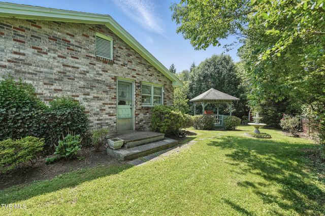6 Machamer Court, Johnson City, TN 37604
