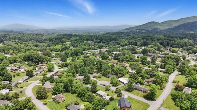 6 Machamer Court, Johnson City, TN 37604