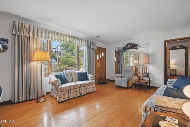 6 Machamer Court, Johnson City, TN 37604