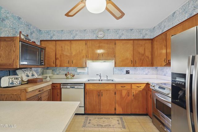 6 Machamer Court, Johnson City, TN 37604