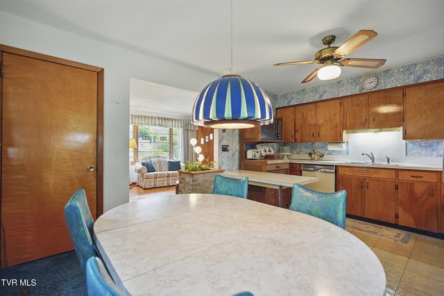 6 Machamer Court, Johnson City, TN 37604