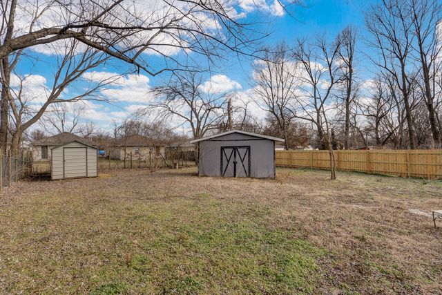 1936 N Golden Avenue, Springfield, MO 65802