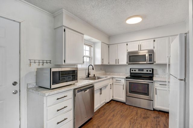 1936 N Golden Avenue, Springfield, MO 65802