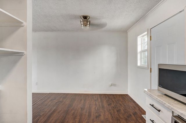 1936 N Golden Avenue, Springfield, MO 65802