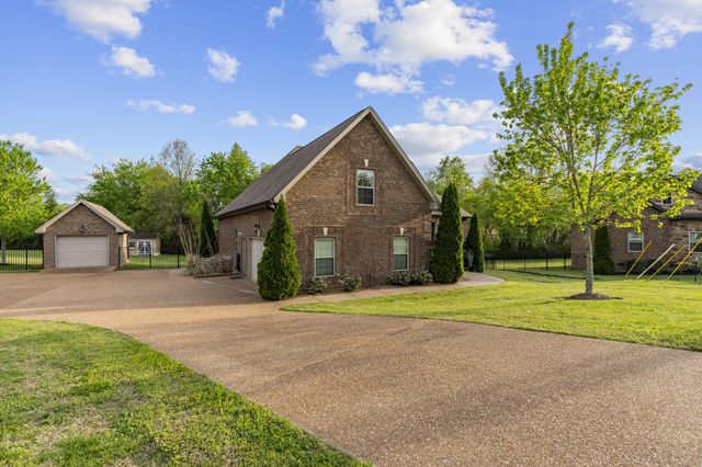 807 Kimber Ln, Lebanon, TN 37087
