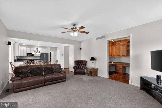 547 CARRIAGE HOUSE LN, Harleysville, PA 19438