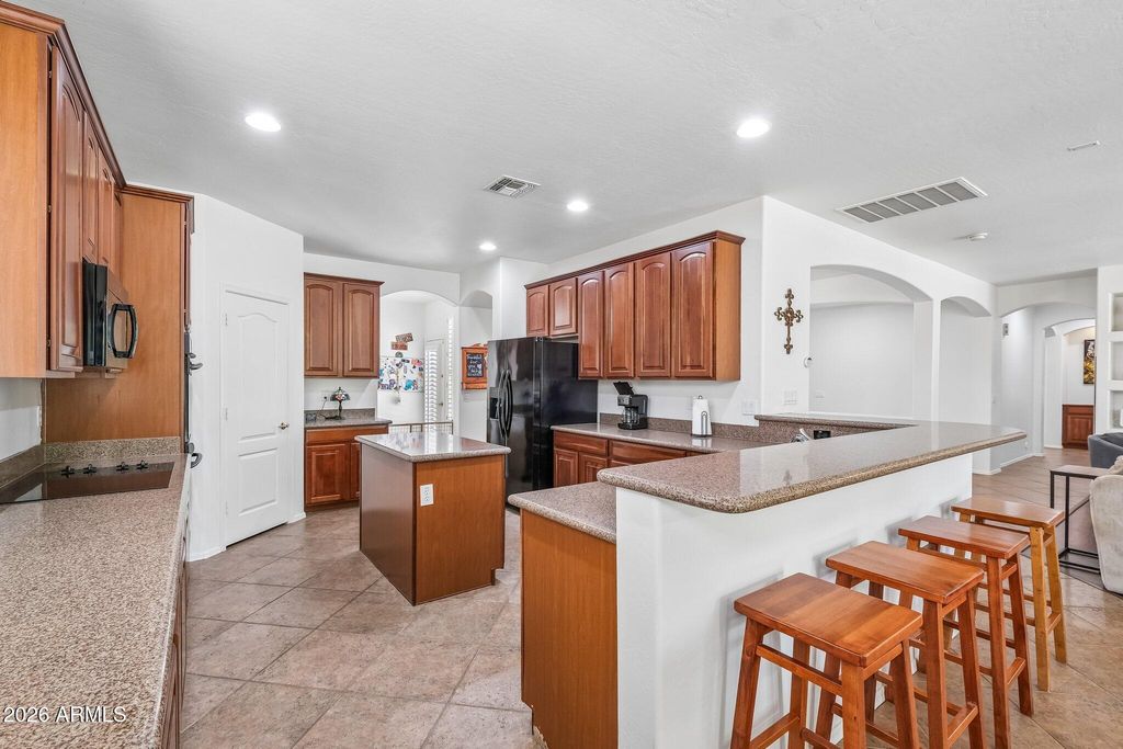 Image 12 of property listing at 6114 W HEDGEHOG Place, Phoenix, AZ 85083