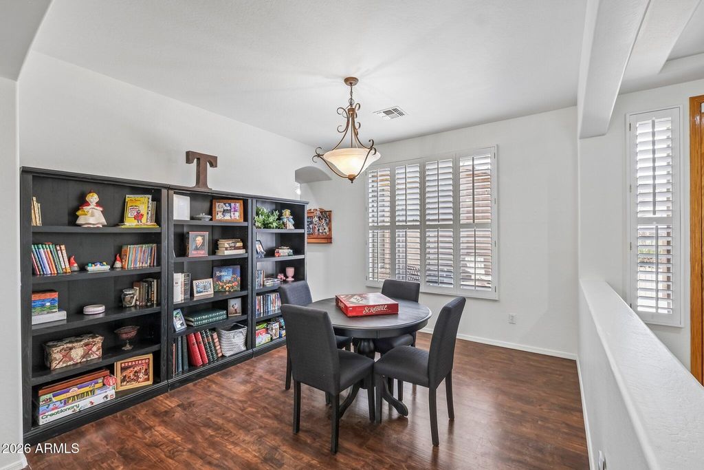 Image 17 of property listing at 6114 W HEDGEHOG Place, Phoenix, AZ 85083