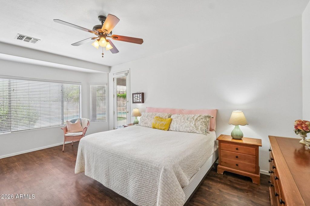 Image 20 of property listing at 6114 W HEDGEHOG Place, Phoenix, AZ 85083