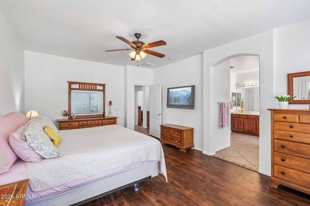 Image 21 of property listing at 6114 W HEDGEHOG Place, Phoenix, AZ 85083