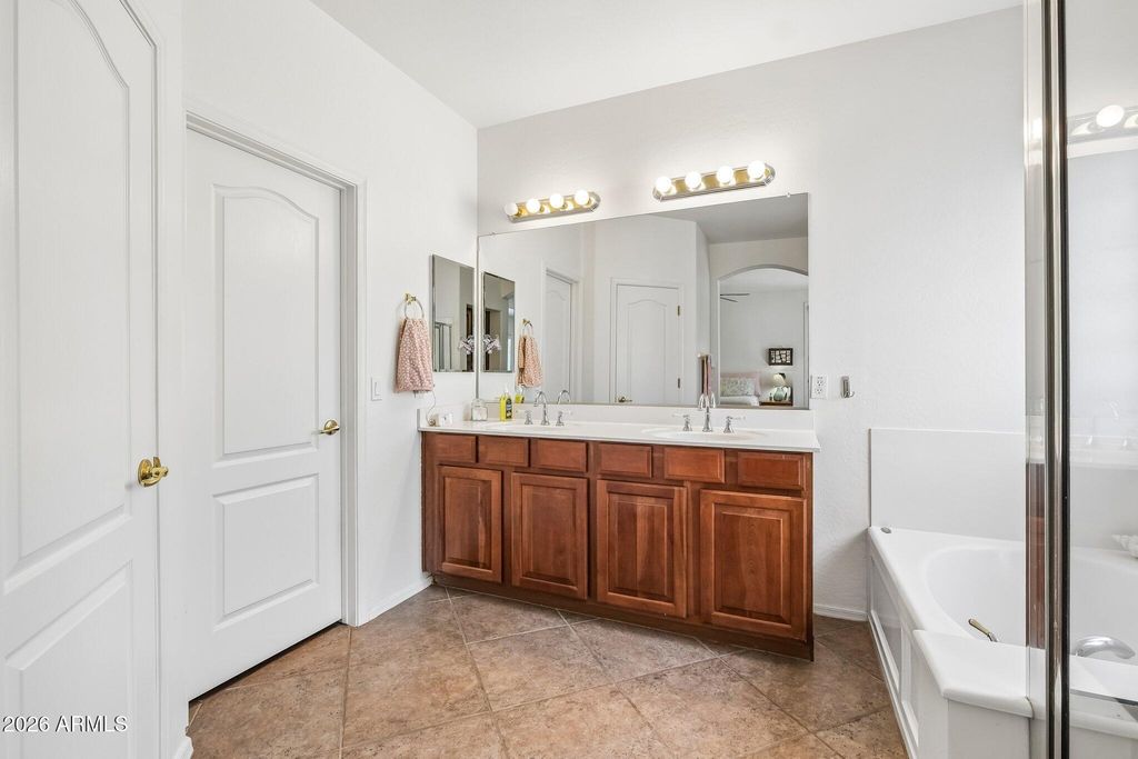 Image 22 of property listing at 6114 W HEDGEHOG Place, Phoenix, AZ 85083