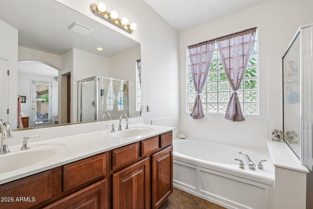 Image 23 of property listing at 6114 W HEDGEHOG Place, Phoenix, AZ 85083