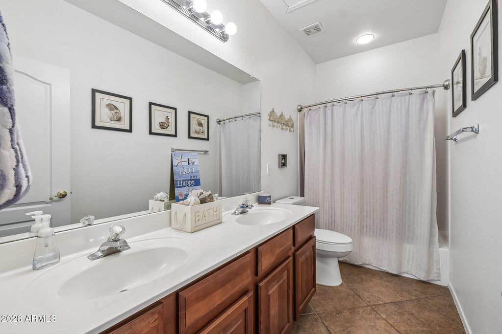 Image 26 of property listing at 6114 W HEDGEHOG Place, Phoenix, AZ 85083