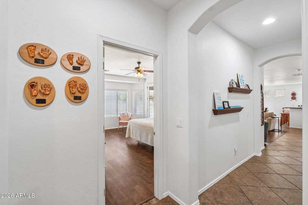 Image 34 of property listing at 6114 W HEDGEHOG Place, Phoenix, AZ 85083