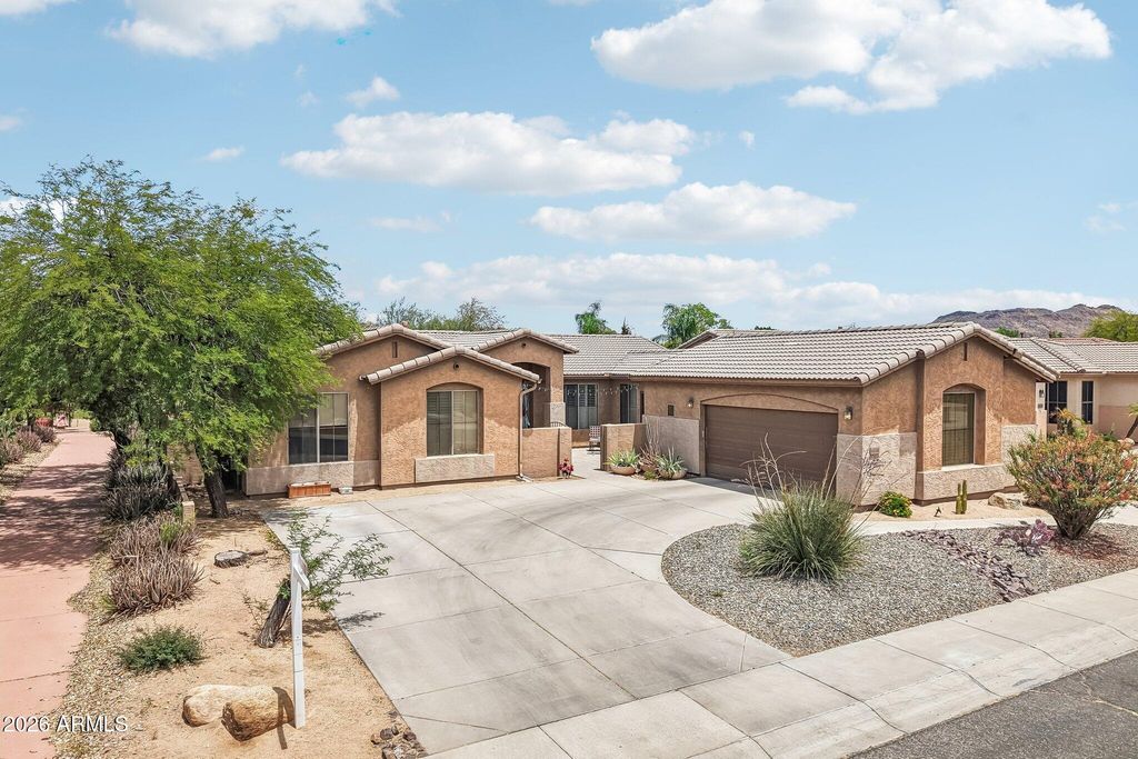 Image 40 of property listing at 6114 W HEDGEHOG Place, Phoenix, AZ 85083