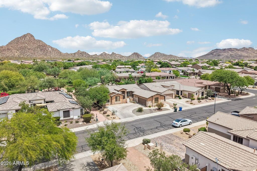 Image 41 of property listing at 6114 W HEDGEHOG Place, Phoenix, AZ 85083