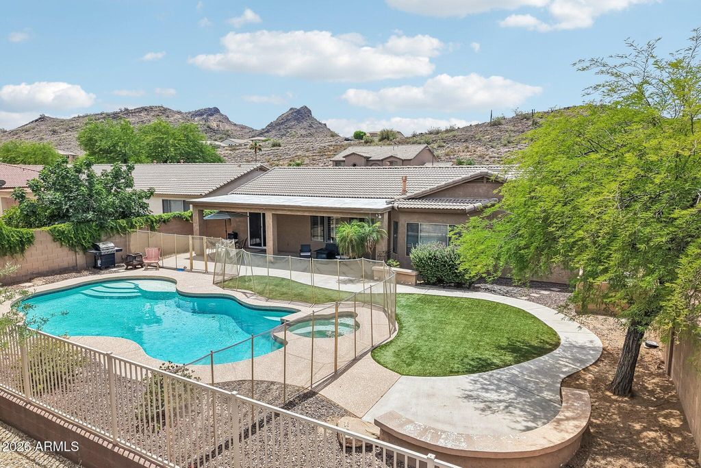 Image 50 of property listing at 6114 W HEDGEHOG Place, Phoenix, AZ 85083