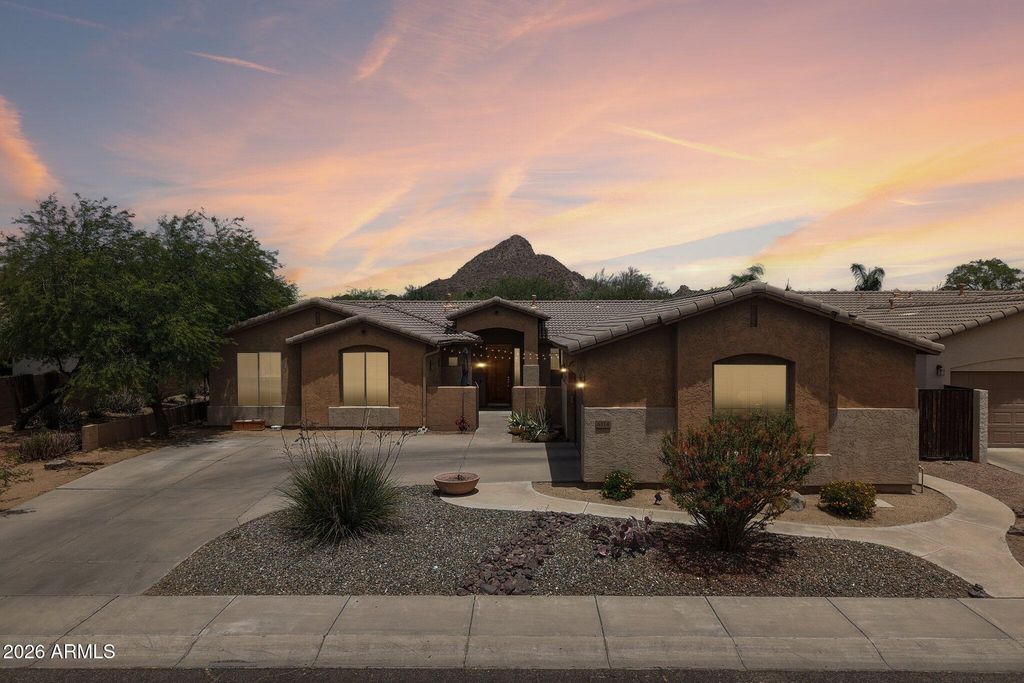 Image 51 of property listing at 6114 W HEDGEHOG Place, Phoenix, AZ 85083