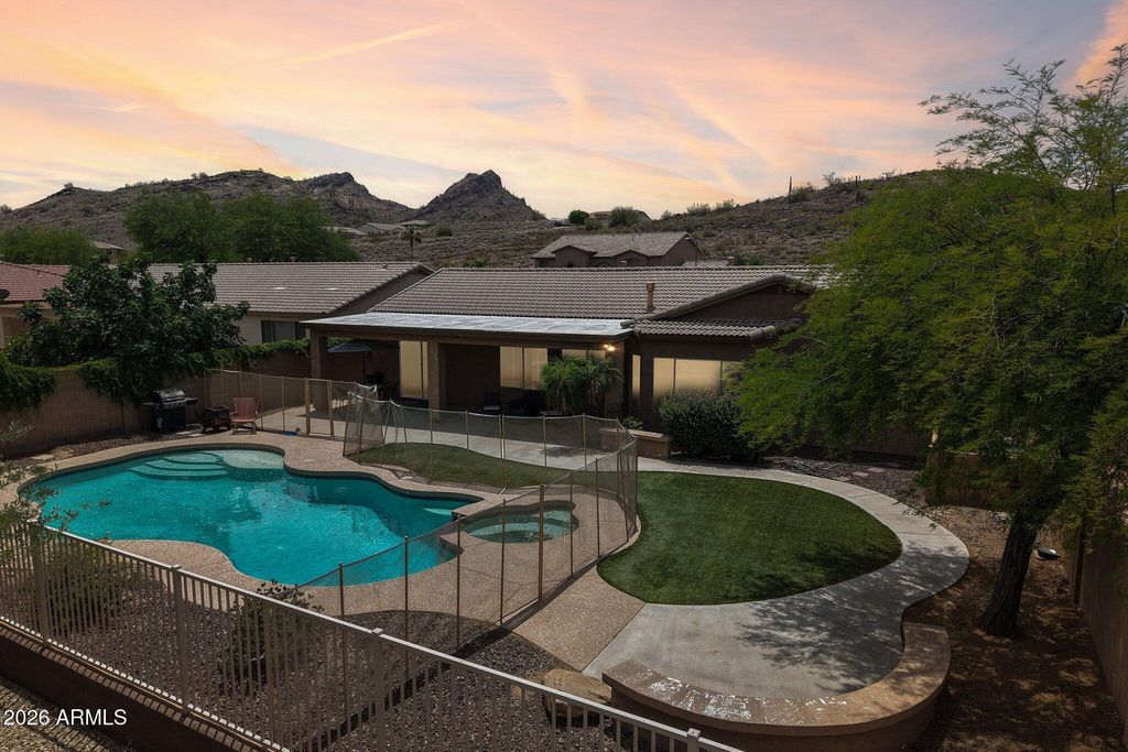 Image 52 of property listing at 6114 W HEDGEHOG Place, Phoenix, AZ 85083