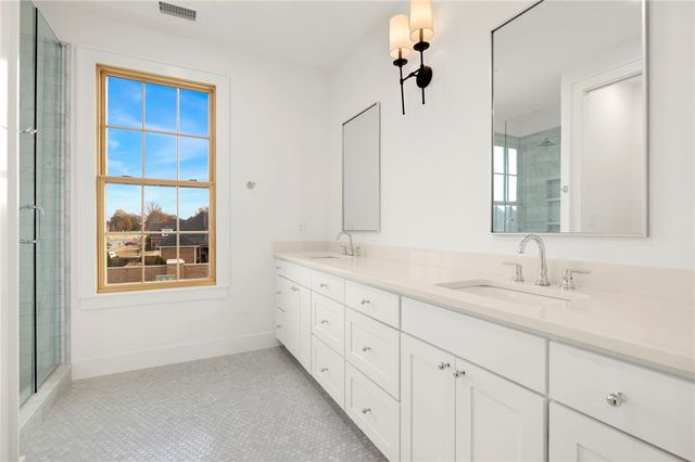 4615 S 47th Street, Rogers, AR 72758