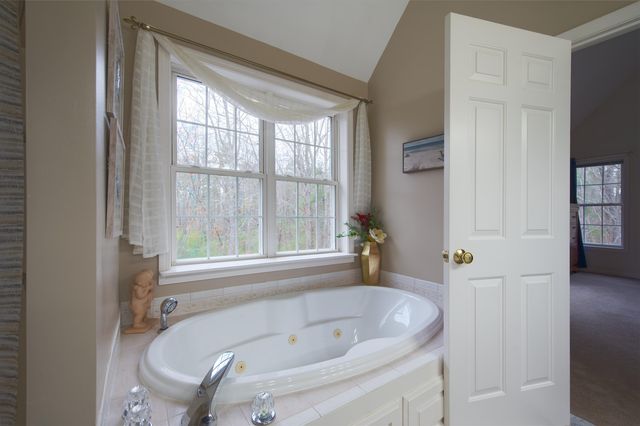 34 Kinloch Drive, Stratham, NH 03885