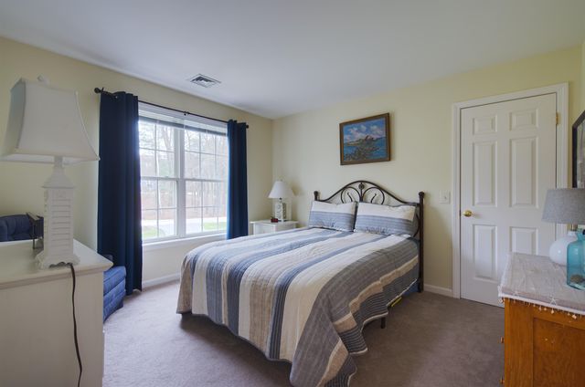 34 Kinloch Drive, Stratham, NH 03885