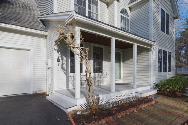 34 Kinloch Drive, Stratham, NH 03885