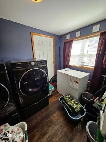 705 N Myrtle Street, Pierce City, MO 65723