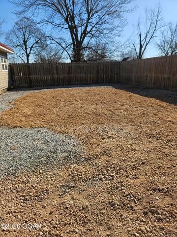 705 N Myrtle Street, Pierce City, MO 65723