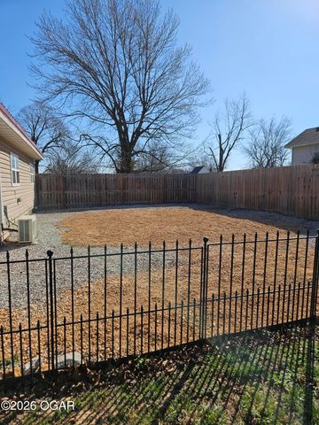 705 N Myrtle Street, Pierce City, MO 65723