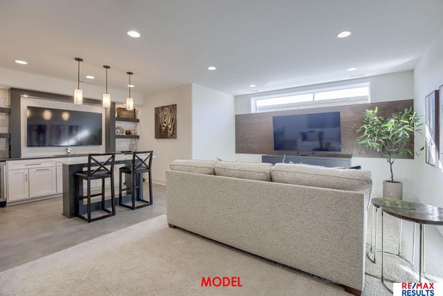 20145 W Street, Omaha, NE 68135