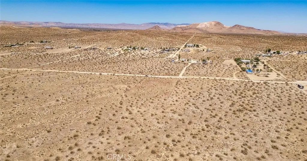 5700 30th St W, Rosamond, CA 93560