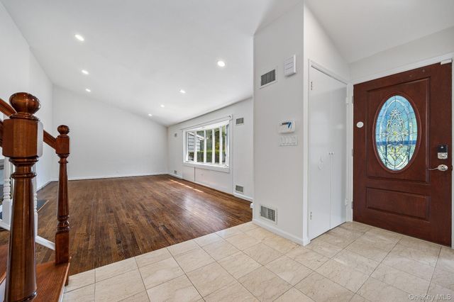 372 Heathcote Road, Scarsdale, NY 10583