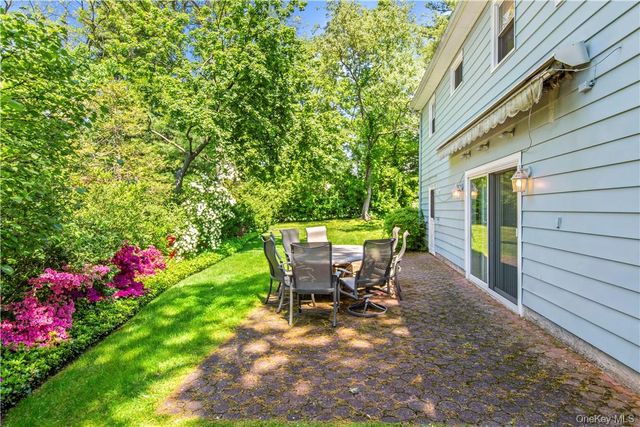372 Heathcote Road, Scarsdale, NY 10583