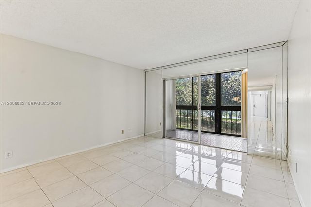 5900 NW 44th St 312, Lauderhill, FL 33319