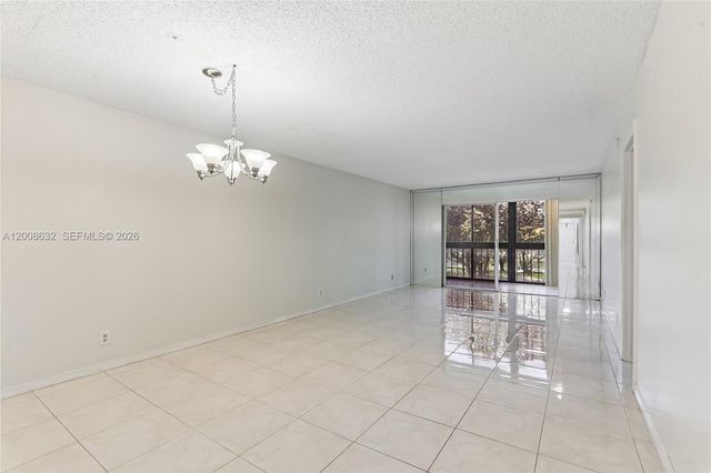 5900 NW 44th St 312, Lauderhill, FL 33319