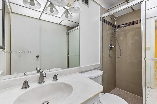 5900 NW 44th St 312, Lauderhill, FL 33319