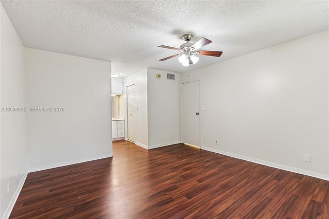 5900 NW 44th St 312, Lauderhill, FL 33319