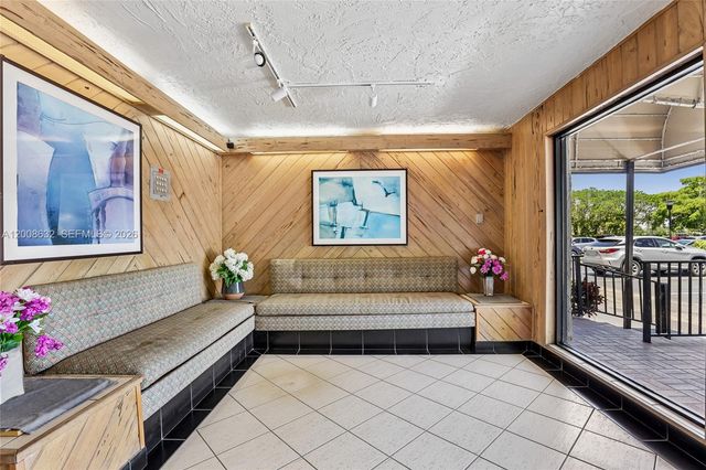 5900 NW 44th St 312, Lauderhill, FL 33319