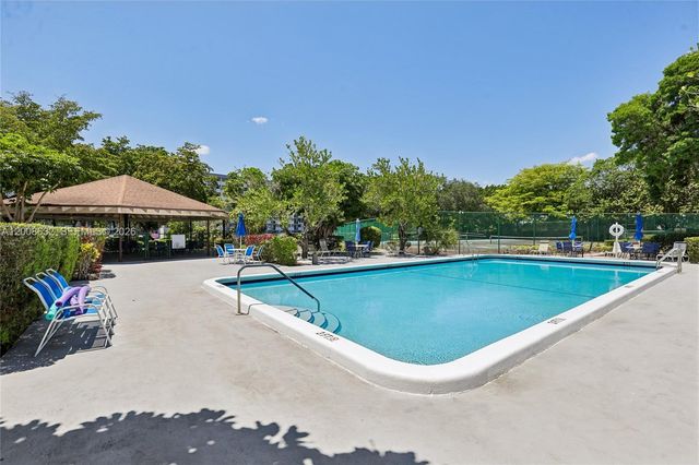 5900 NW 44th St 312, Lauderhill, FL 33319