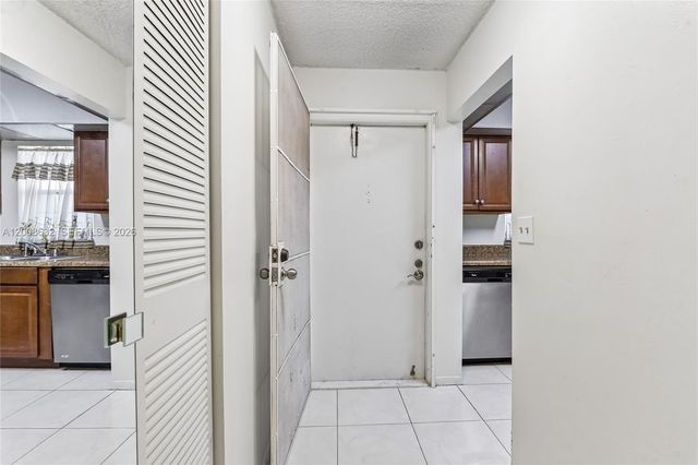 5900 NW 44th St 312, Lauderhill, FL 33319