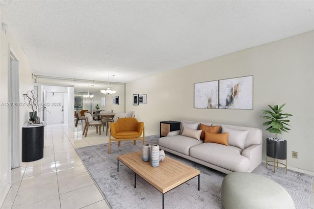 5900 NW 44th St 312, Lauderhill, FL 33319