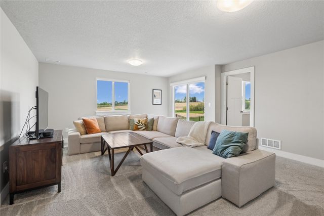 2924 Primrose Lane, Pella, IA 50219