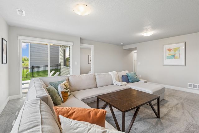 2924 Primrose Lane, Pella, IA 50219