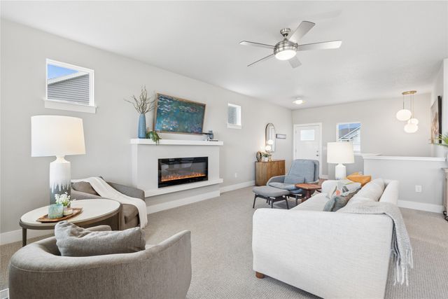 2924 Primrose Lane, Pella, IA 50219