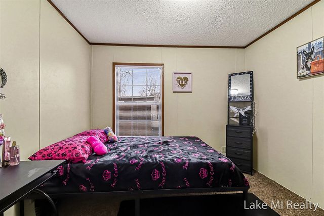 224 S Kenbrook Street, Grand Rapids, MI 49548