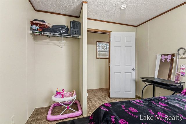 224 S Kenbrook Street, Grand Rapids, MI 49548